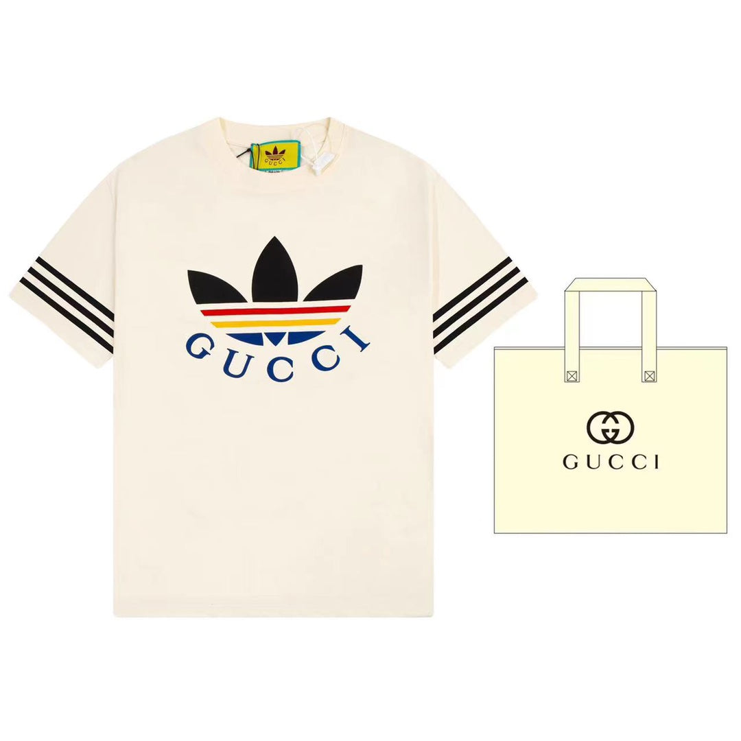 Camiseta con rayas en las mangas