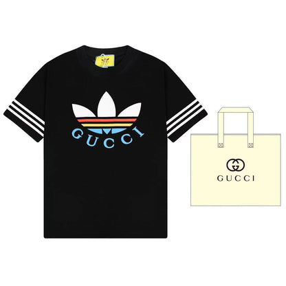 Camiseta con rayas en las mangas
