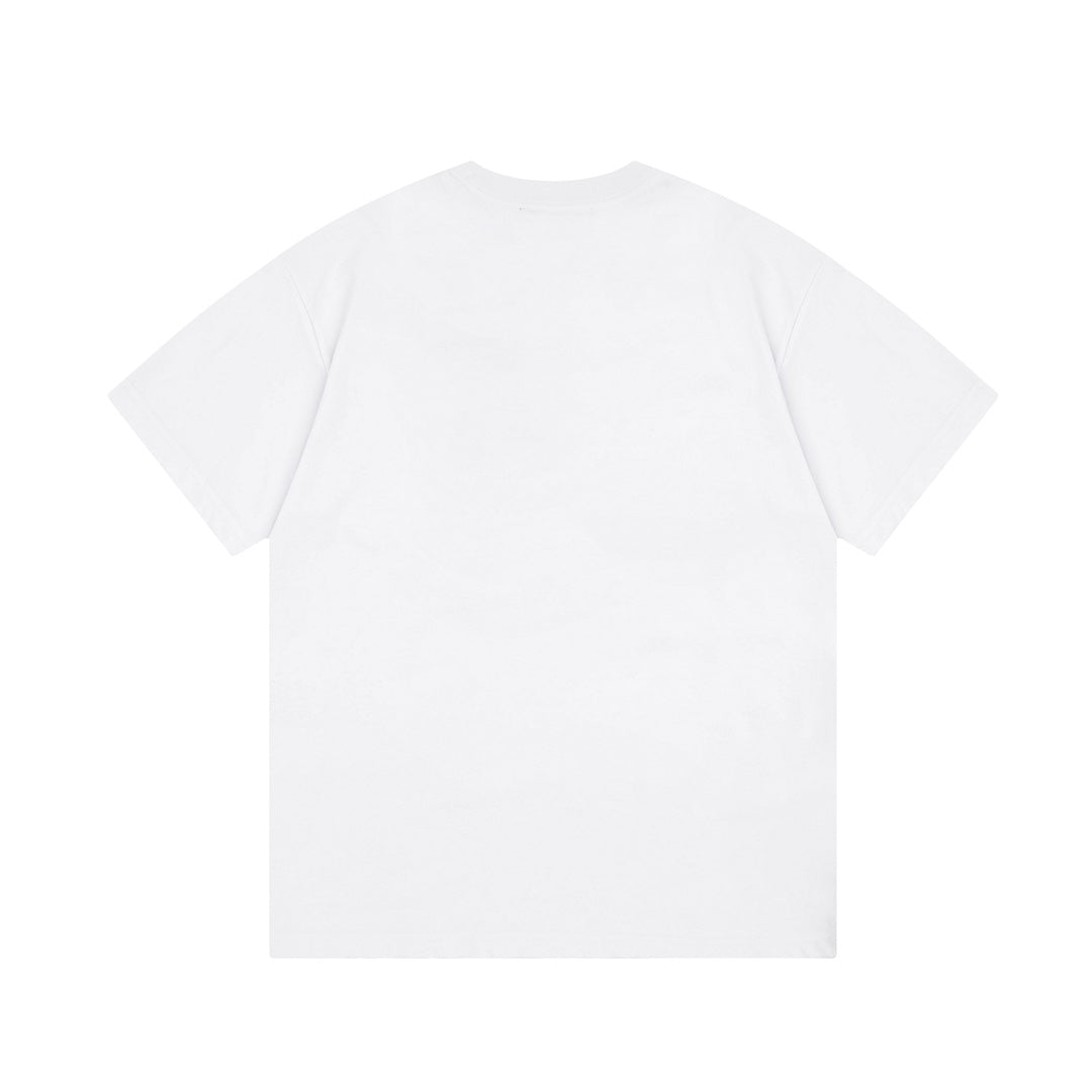 Camiseta con letras tridimensionales