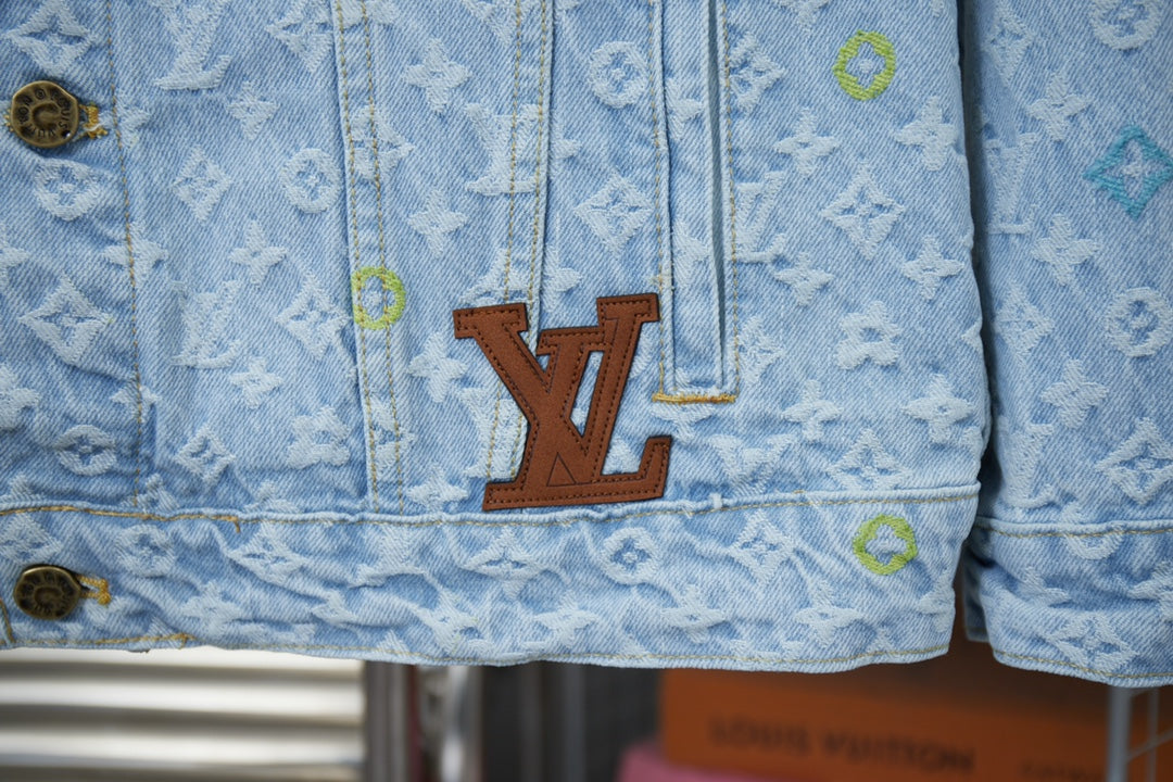 Chaqueta vaquera bordada de colores