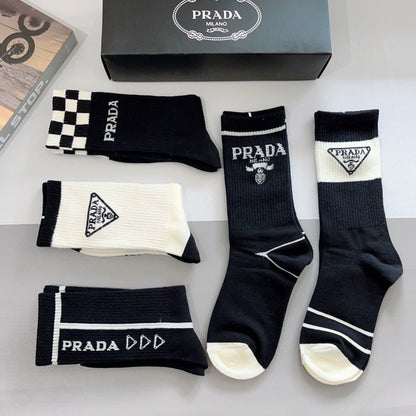 Calcetines clásicos con estampado de triángulos