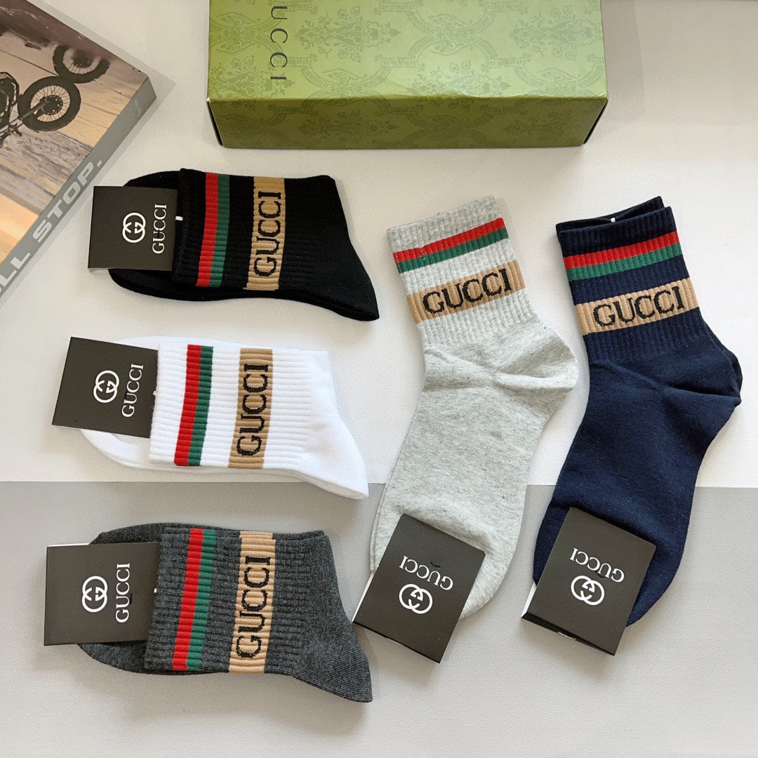Calcetines con letras clásicas
