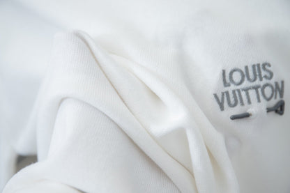 Camiseta con bordado de alfileres
