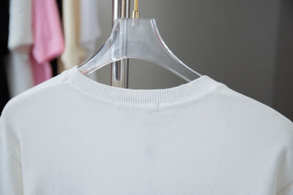 Camiseta con bordado de alfileres