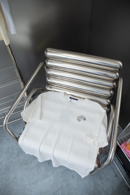 Camiseta con bordado de alfileres