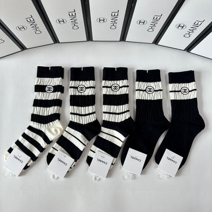 Calcetines bordados de longitud media