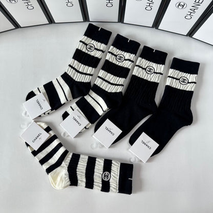 Calcetines bordados de longitud media